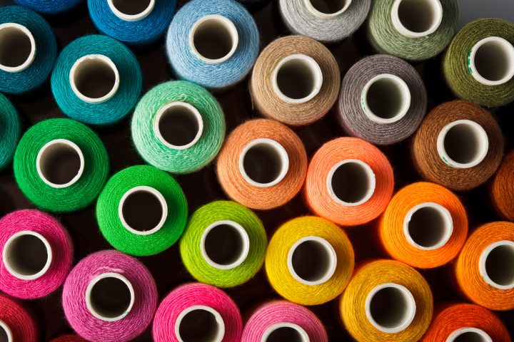 Protiva: La startup que desarrolla tintes textiles sostenibles en base a bacterias
