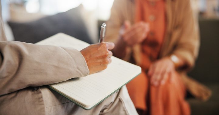 Salud mental en Chile: Más de un millón de personas ignora la necesidad de tratamiento