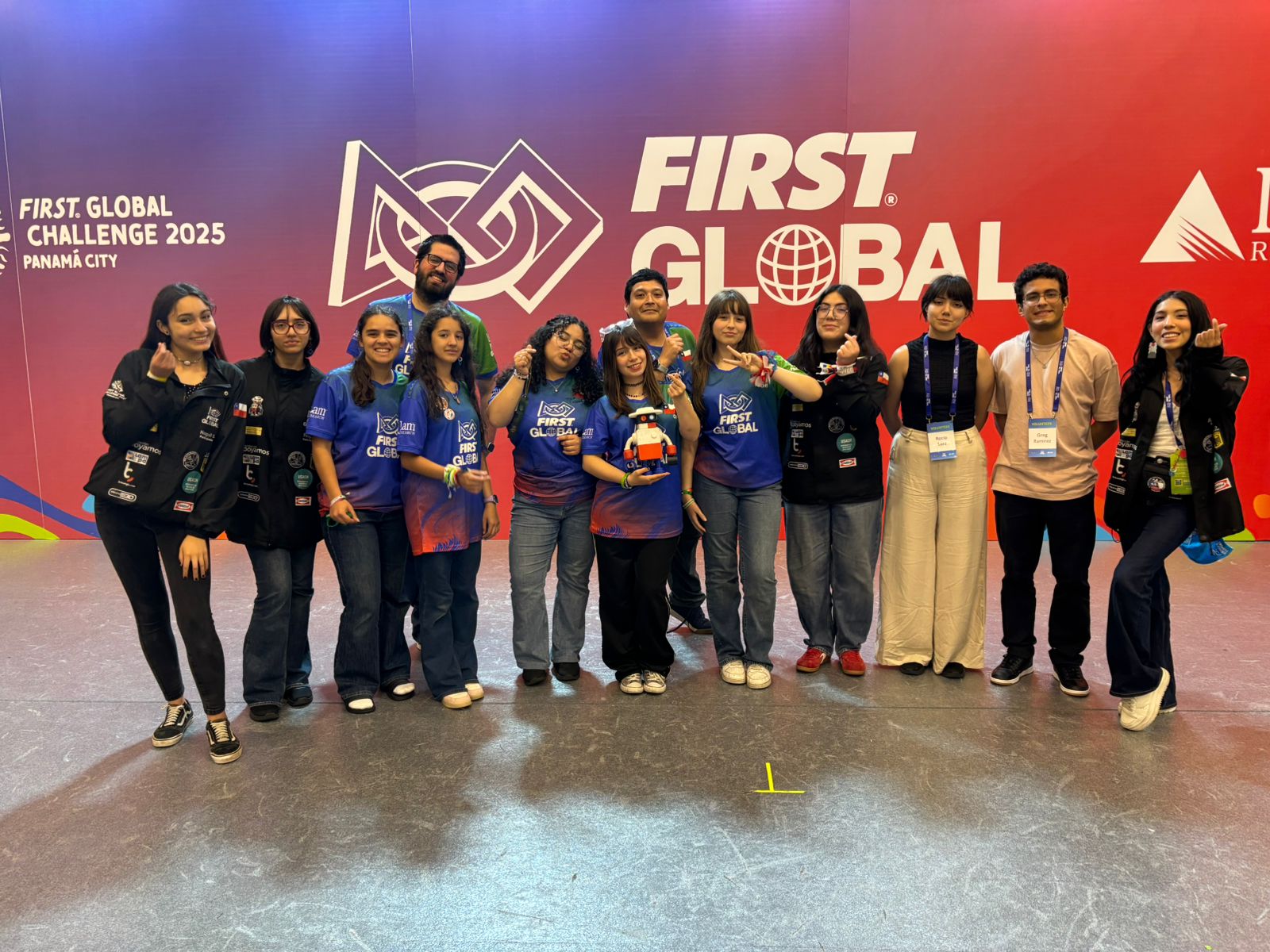 Estudiantes chilenas obtienen doble reconocimiento en mundial de robótica en Panamá