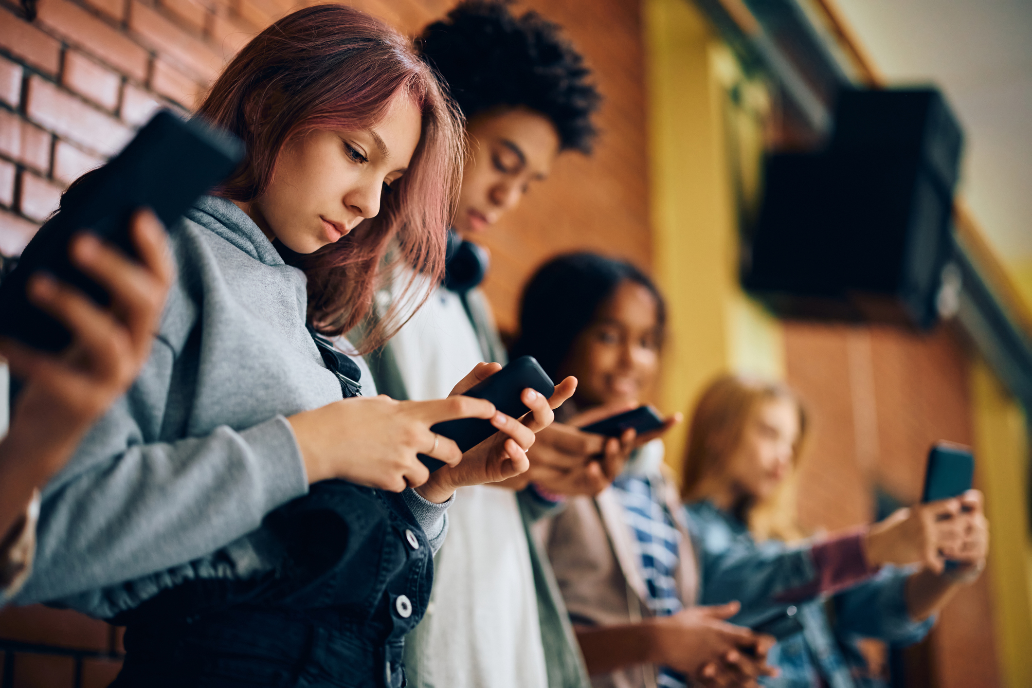 Más de la mitad de los adolescentes chilenos usa redes sociales más de tres horas al día