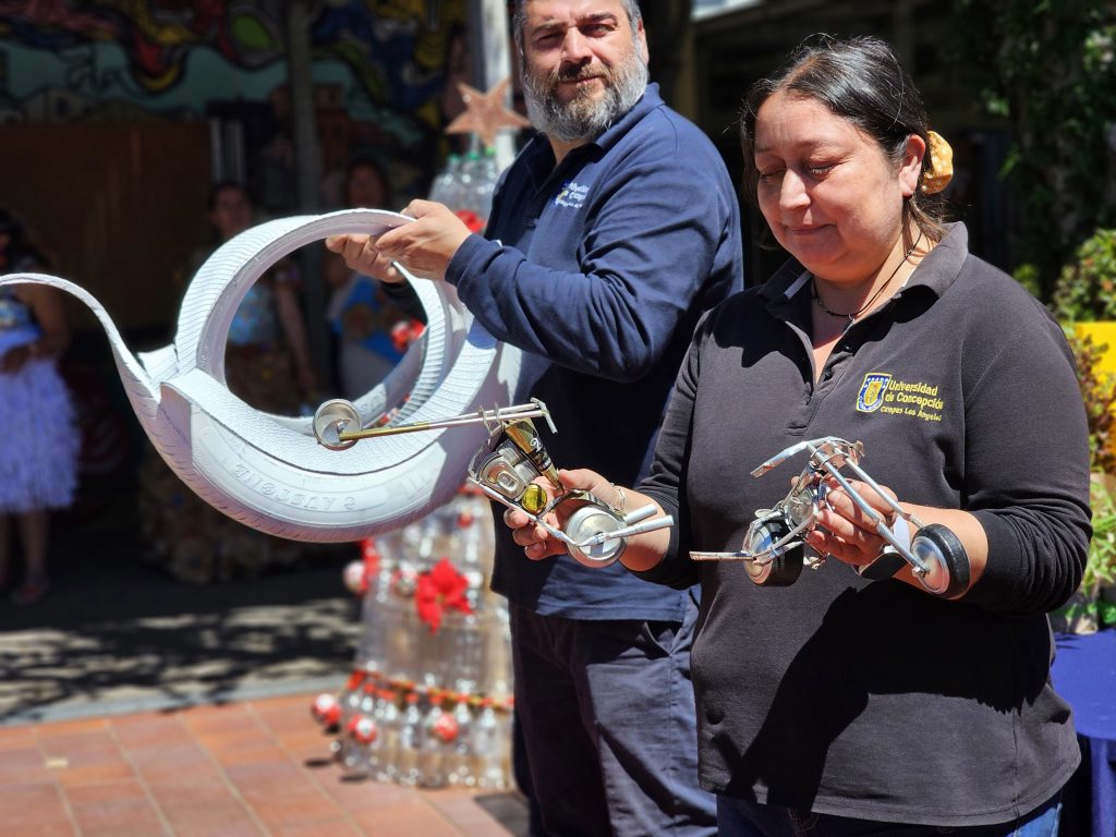 Universidad de Concepción realizó desfile de moda sustentable con materiales reutilizados