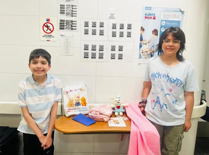 Sr. Pelusas, Bonnie y Sr. Plumitas: Estudiantes crean peluches de conexión emocional utilizando voces maternas