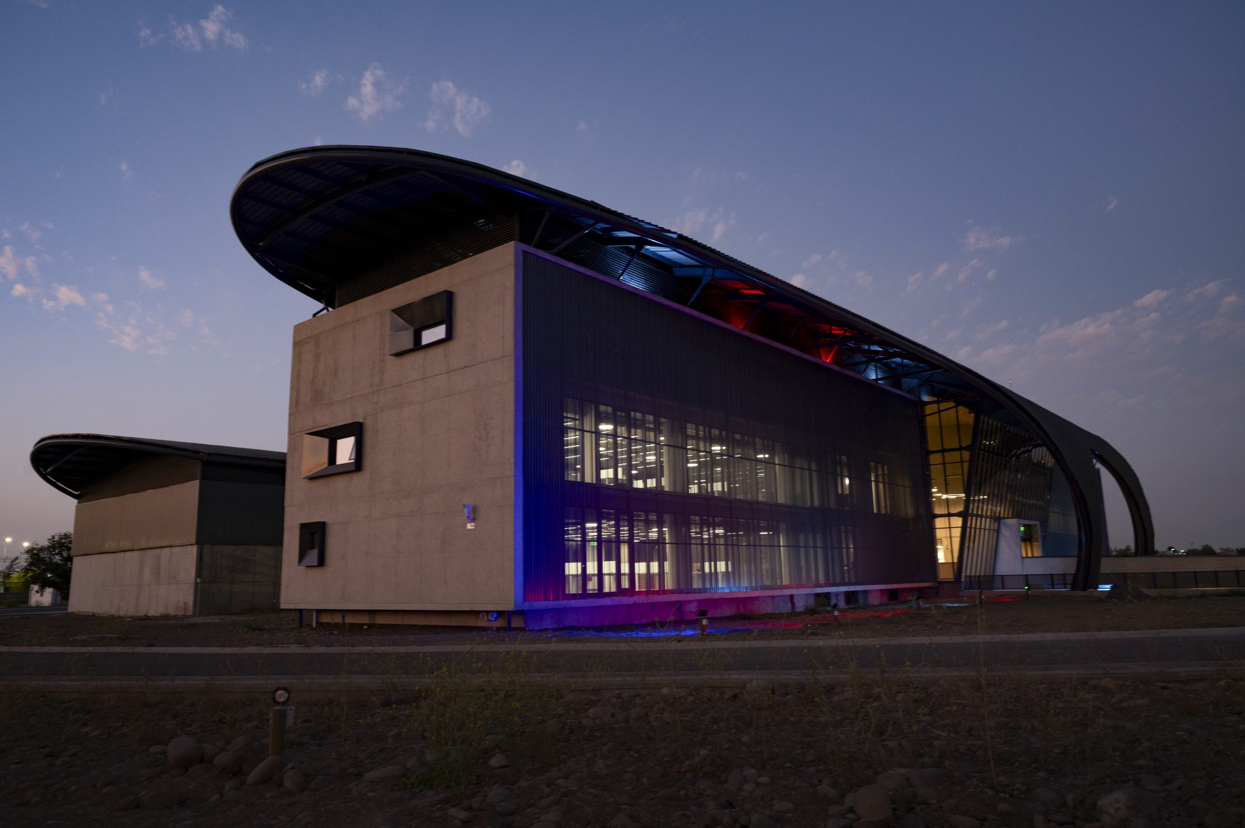 Chile inaugura el Centro Espacial Nacional para fabricar sus propios satélites