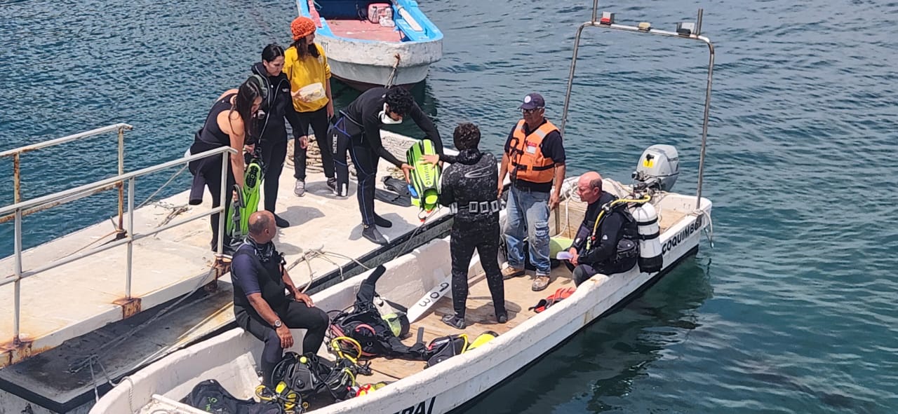 Buzos chilenos se convierten en la primera generación de Ecoguardias Subacuáticos de América