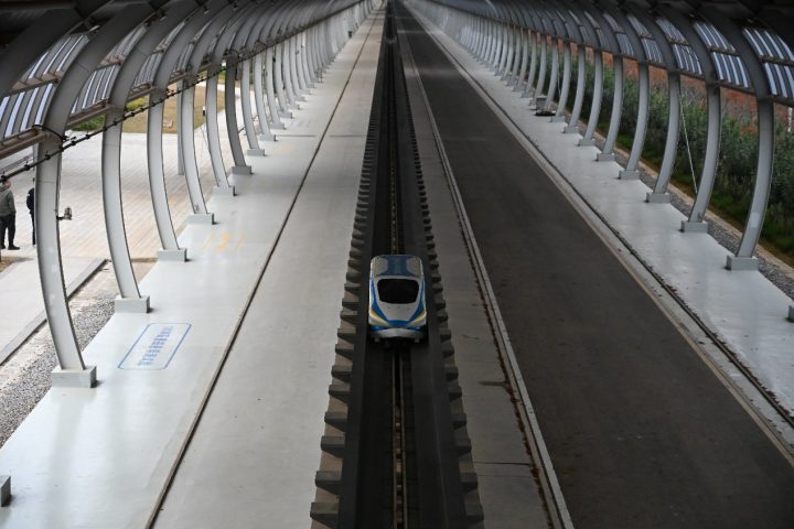 China logra acelerar un vehículo maglev de 0 a 700 km/h en solo dos segundos