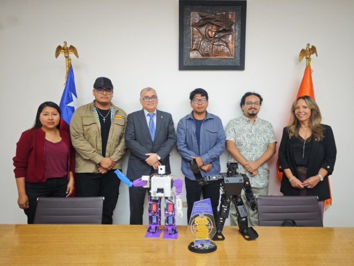 Desde Arica hasta México: Estudiantes logran primer lugar en competencia internacional de robótica