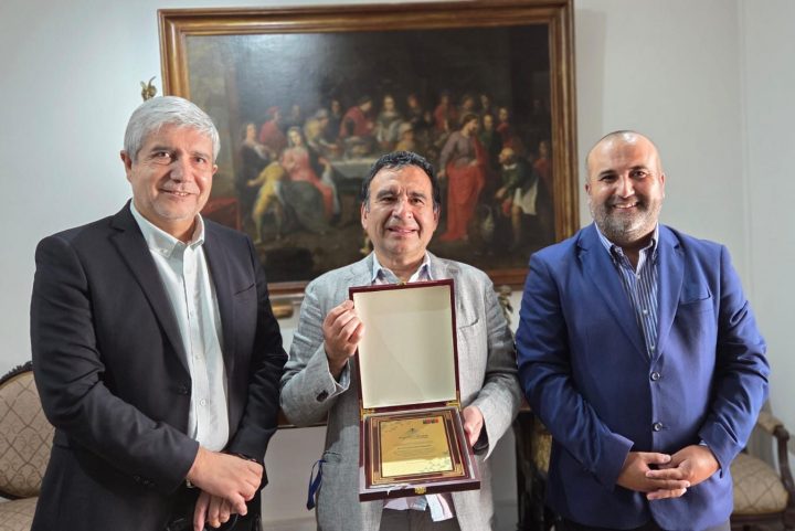 Premian a Osvaldo Ulloa, el oceanógrafo que logró descender más de 8.000 metros hasta la Fosa de Atacama