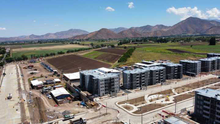 Estudio revela que la expansión urbana de Santiago arrasó con los suelos agrícolas más fértiles