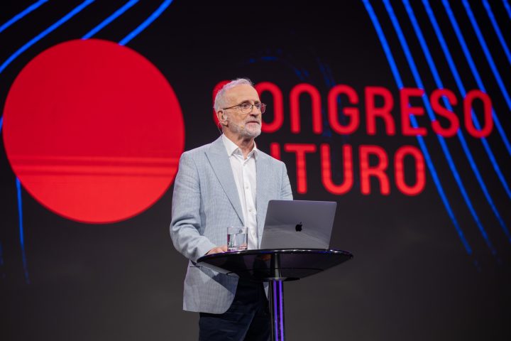 Ramón López de Mántaras y la cara oculta de la IA: Precariedad laboral, crisis ambiental y riesgo de colapso digital