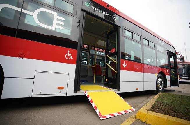 Ciencia aplicada al transporte: Cómo la electromovilidad redujo en un 64% el ruido en Santiago