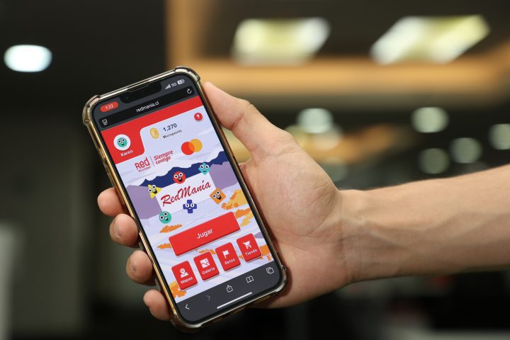 Universitarios desarrollan videojuego que busca transformar la experiencia en el transporte público