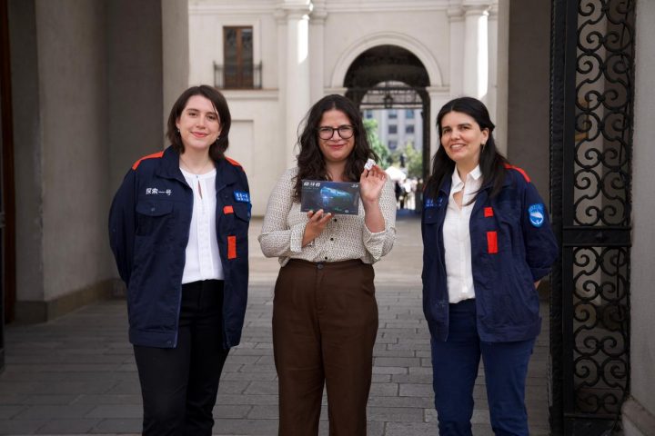 Científicas pioneras que exploraron la Fosa de Atacama fueron recibidas en La Moneda