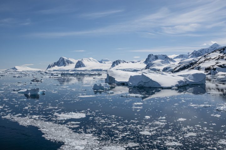 Del fuego al hielo: Cómo los científicos detectan carbono negro en la Antártica