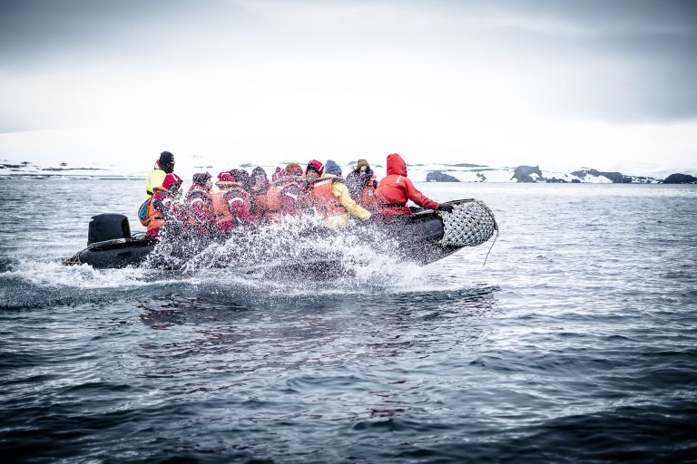 Escolares podrán viajar a la Antártica en una expedición científica: ¿Cómo postular?