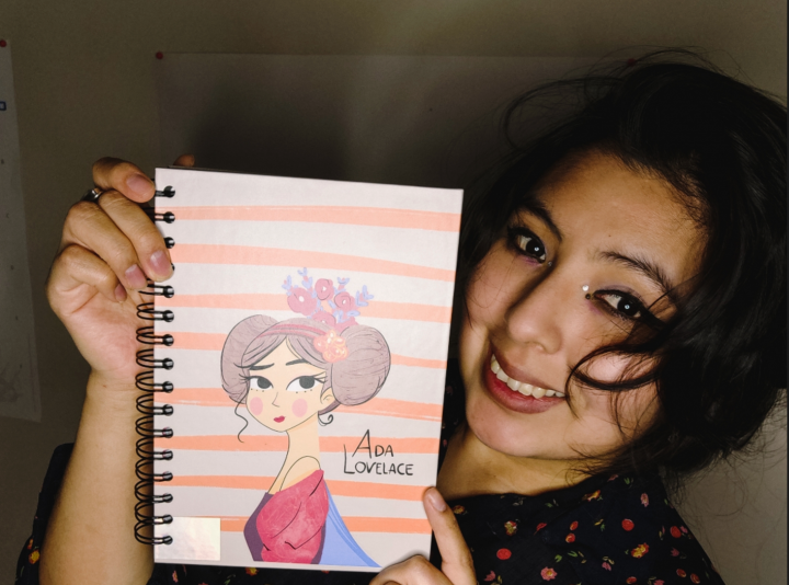 Carolina Silva: La ingeniera que une robótica e ilustración para visibilizar a mujeres en la ciencia