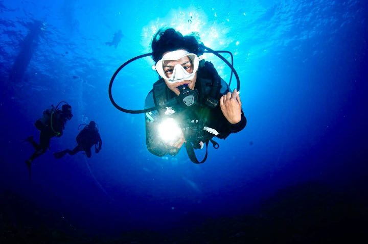 Bióloga marina de Rapa Nui es galardonada en Nueva York por defender los océanos