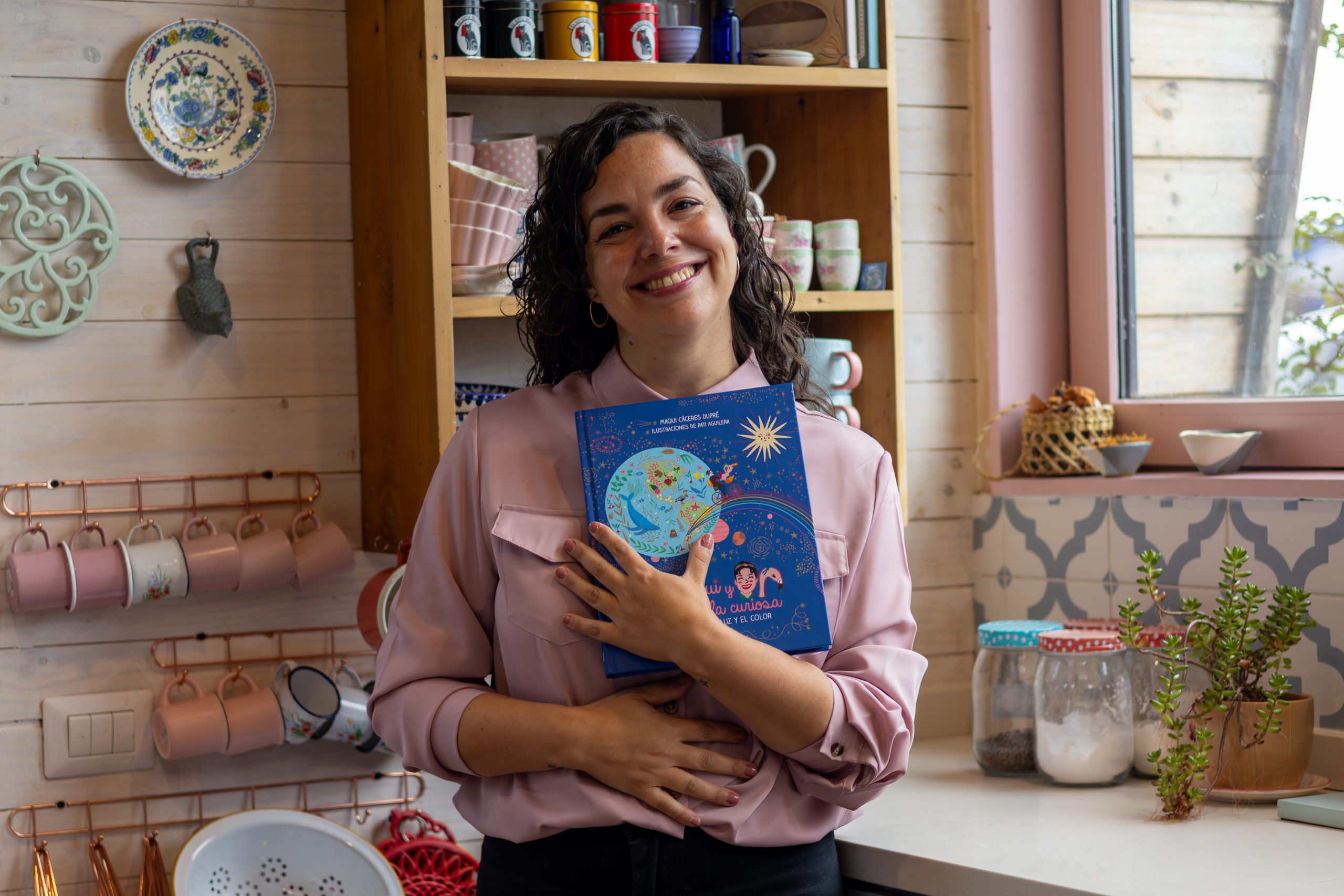 Maqui Cáceres: La científicartista que fusiona física y arte para inspirar a infancias desde el sur de Chile