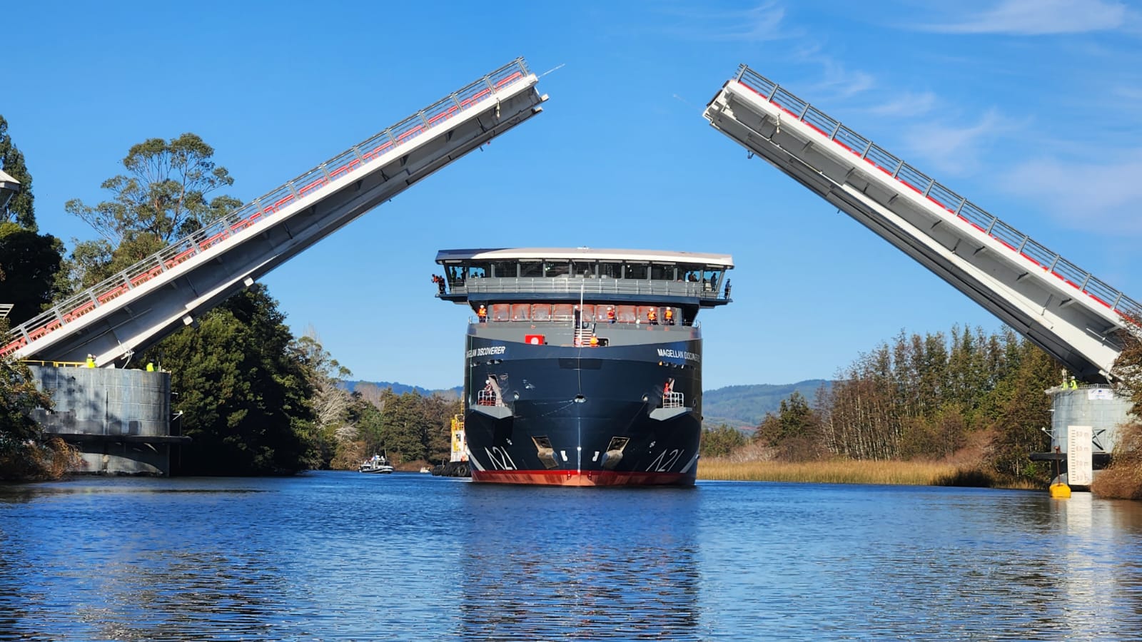 El primer crucero híbrido de América navega con éxito en Valdivia