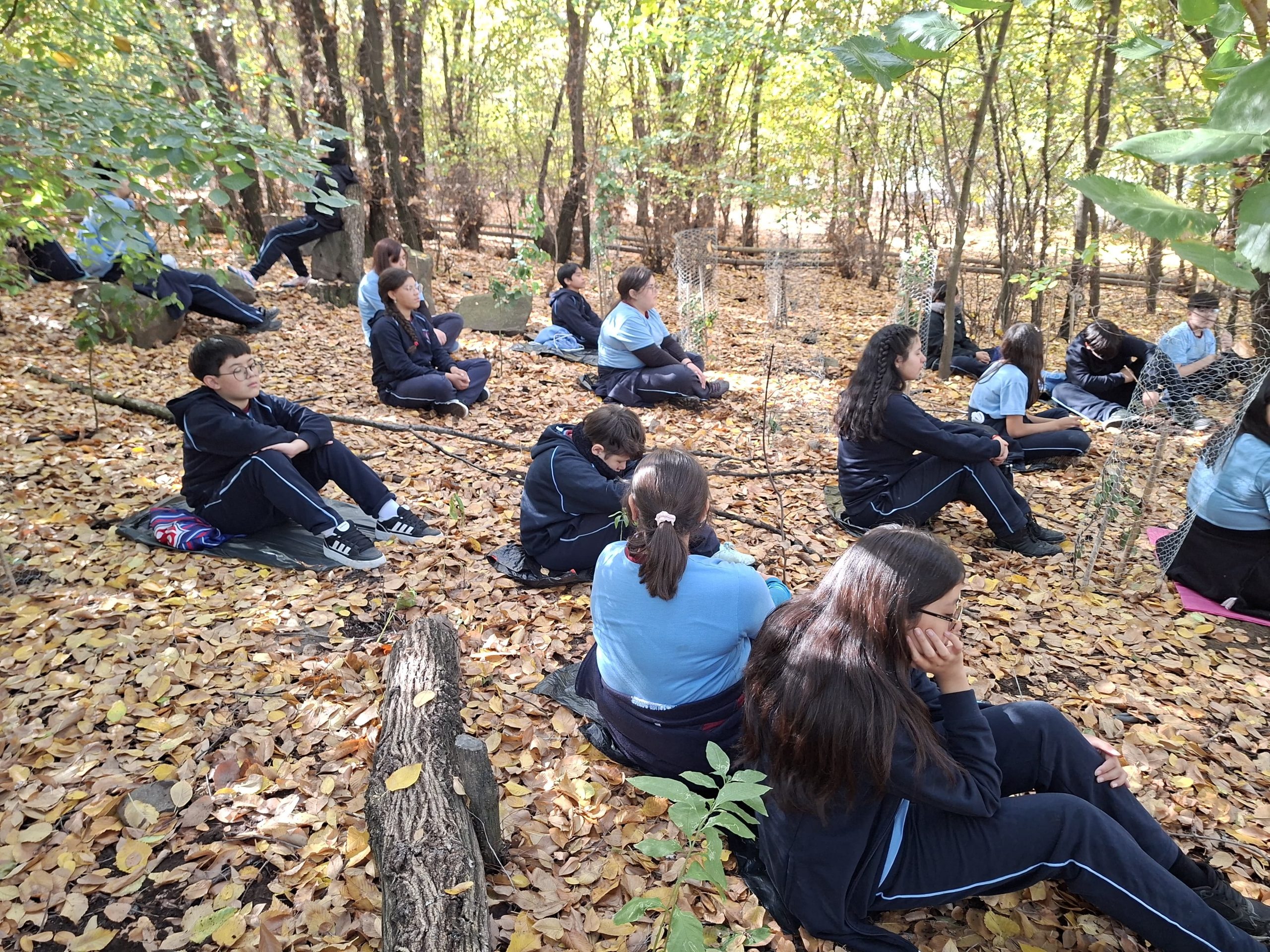 Ciencia en el huerto: Proyecto de educación conecta a escolares de La Pintana con la naturaleza