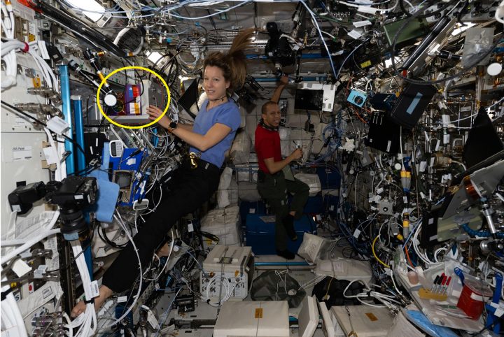 La cápsula Cygnus fue recibida por la tripulación de la Estación Espacial Internacional, donde el contenedor chileno fue conectado para comenzar su operación autónoma.