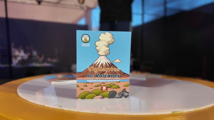 Libro con realidad aumentada busca acercar la ciencia volcánica a niños y niñas en Chile