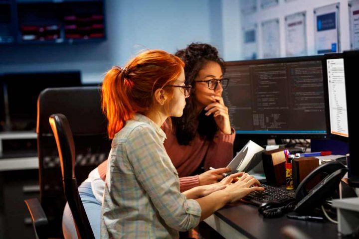 TCS abre nueva edición de Codificadas, competencia de programación exclusiva para mujeres