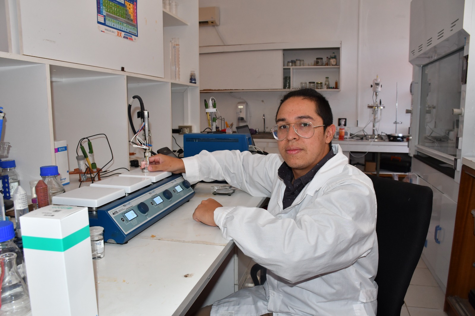 Estudiante desarrolla sensor con cáscaras de mango para detectar contaminantes en carnes