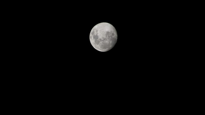 La NASA y empresa Blue Origin iniciarán construcción de base lunar este 2026