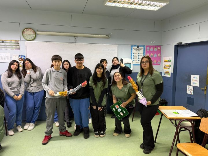 Estudiantes crean juegos para enseñar hábitos saludables en escuelas rurales