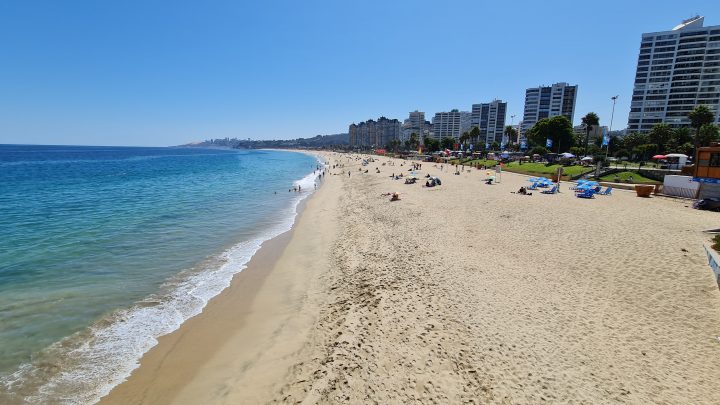 Erosión y cierre de playas podría costar US$60 millones anuales al turismo de Chile central