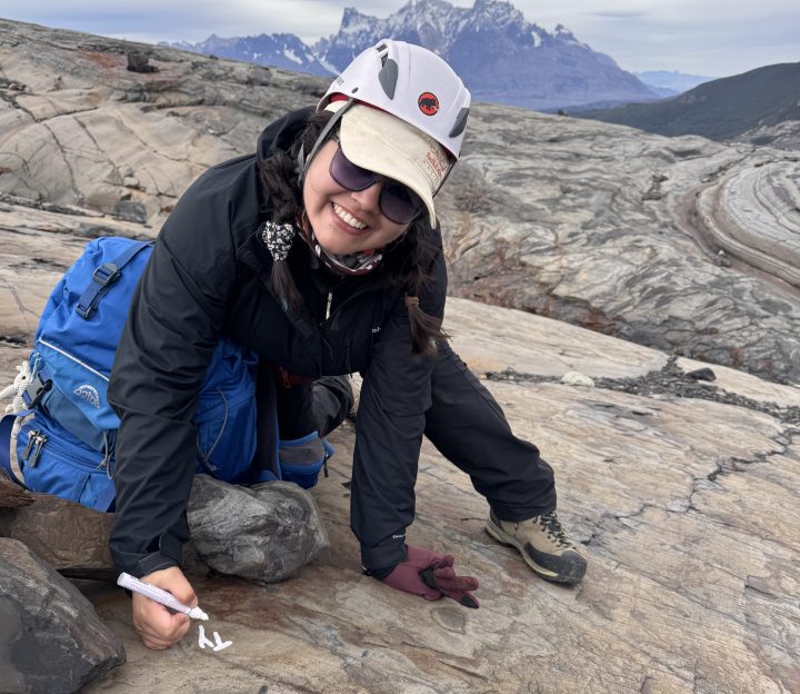 Javiera Delgado: La científica que conecta la paleontología de Magallanes con sus comunidades