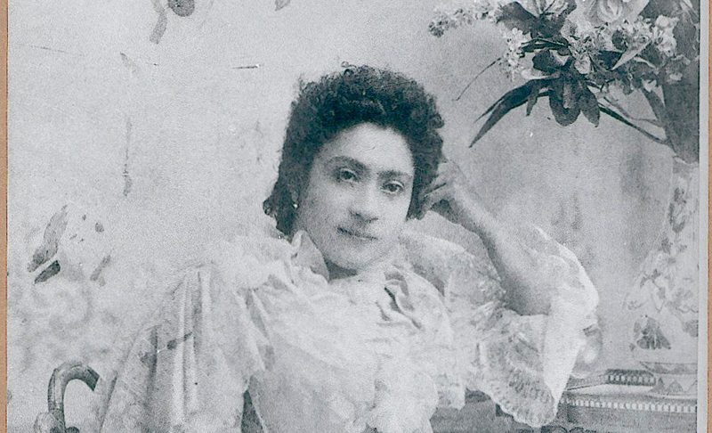 A 160 años de su natalicio: Los archivos que mantienen vivo el legado de Eloísa Díaz, la primera médica de Chile