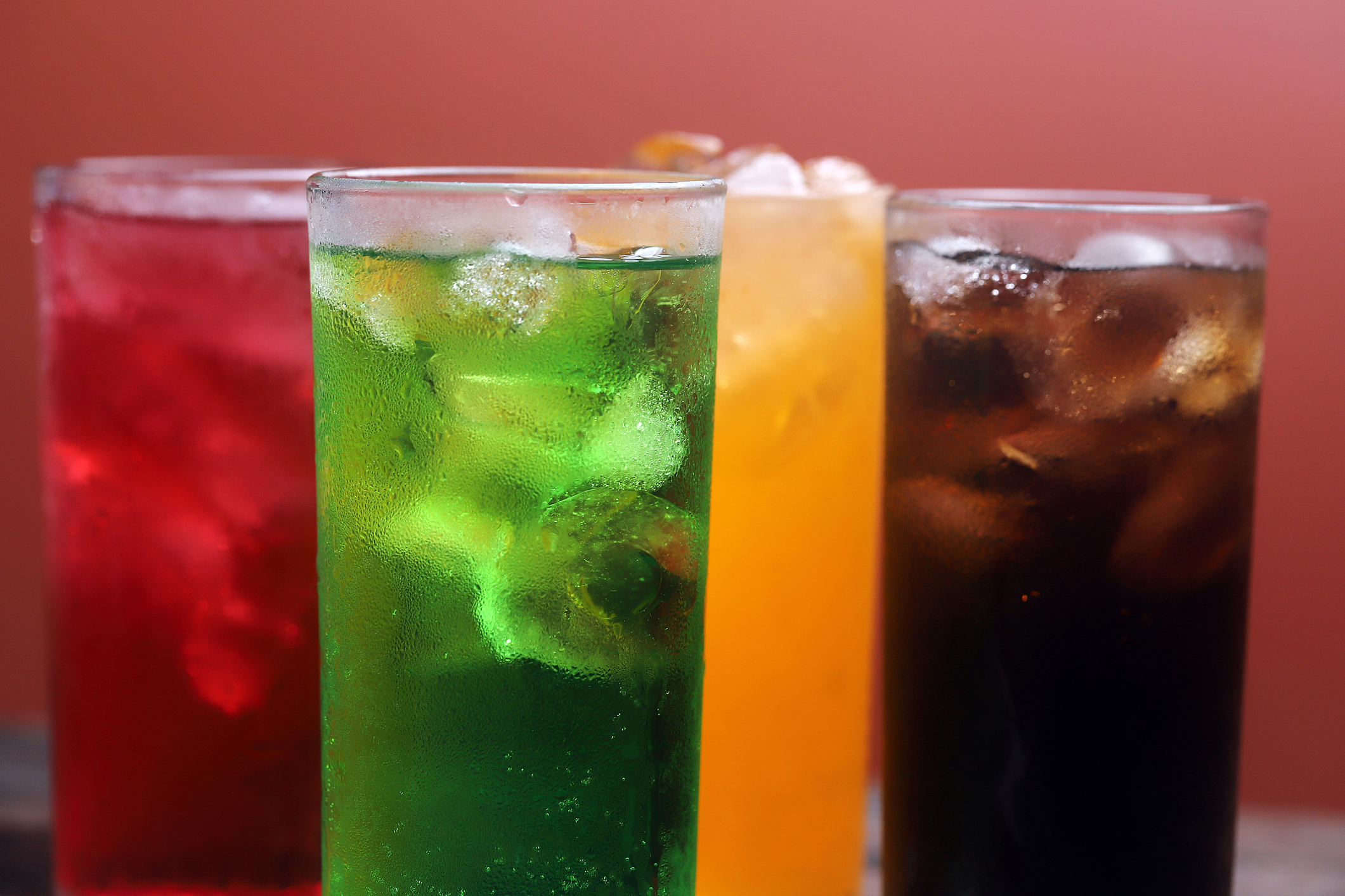 Beber bebidas azucaradas en la infancia aumenta el riesgo de hipertensión en la adultez