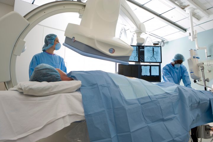 Desarrollan estrategia que debilita células de cáncer de colon usando enzimas encapsuladas