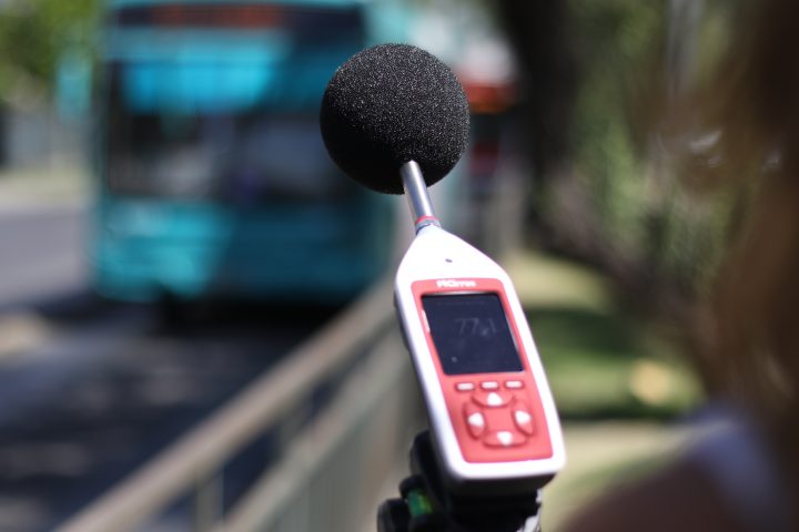 Ruido en Santiago baja hasta 54% durante vacaciones de invierno
