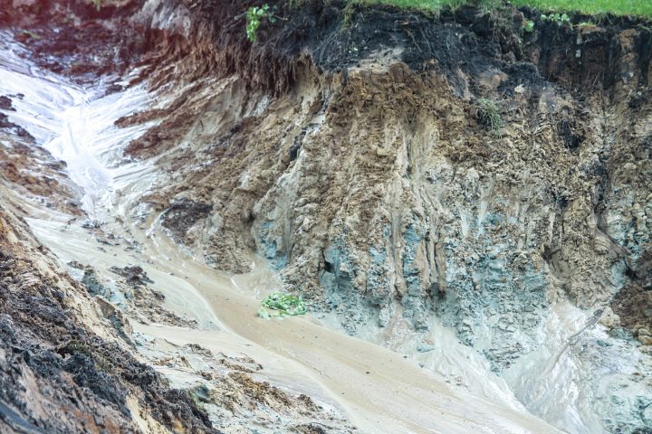 Investigación chilena indaga si remociones en masa influyen en terremotos o volcanes