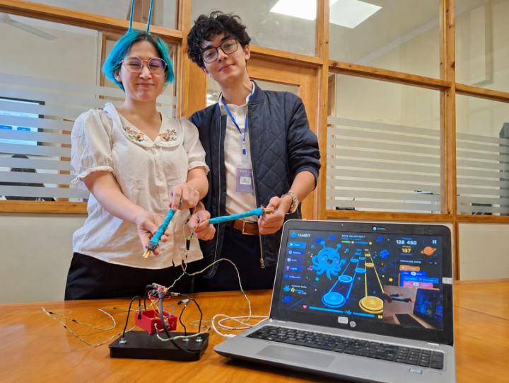 Universitarios crean proyecto que utiliza la música para enseñar sobre IA y robótica a niños