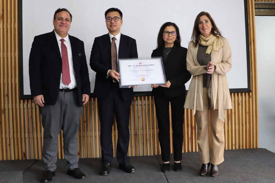 Investigadora chilena gana premio chino por innovación biomédica contra virus respiratorios