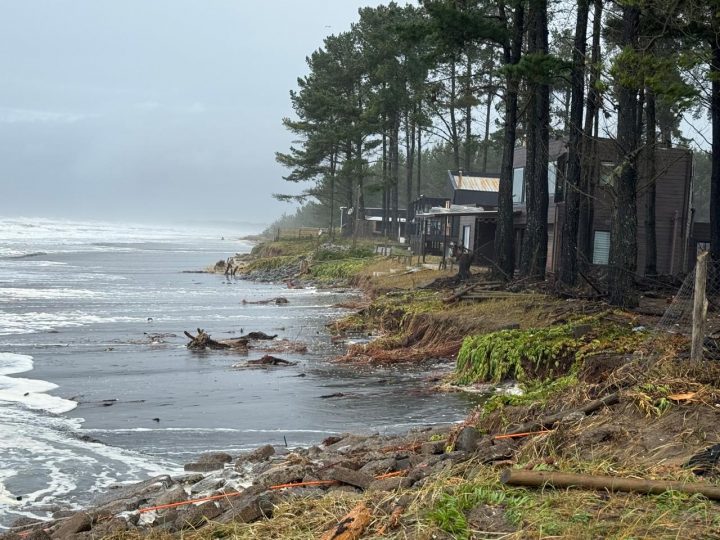 Sistemas frontales vuelven a poner en alerta la fragilidad de la costa en Arauco