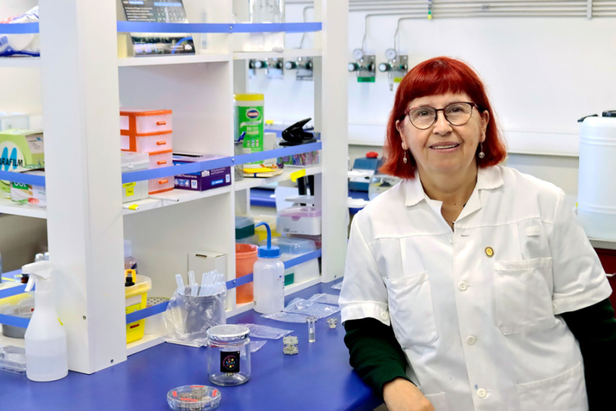 NASA distingue a científica chilena Jenny Blamey por sus aportes a la astrobiología