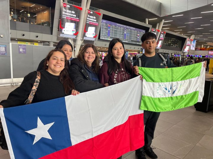 Estudiantes de Linares y Renca representan a Chile en feria científica escolar en Paraguay