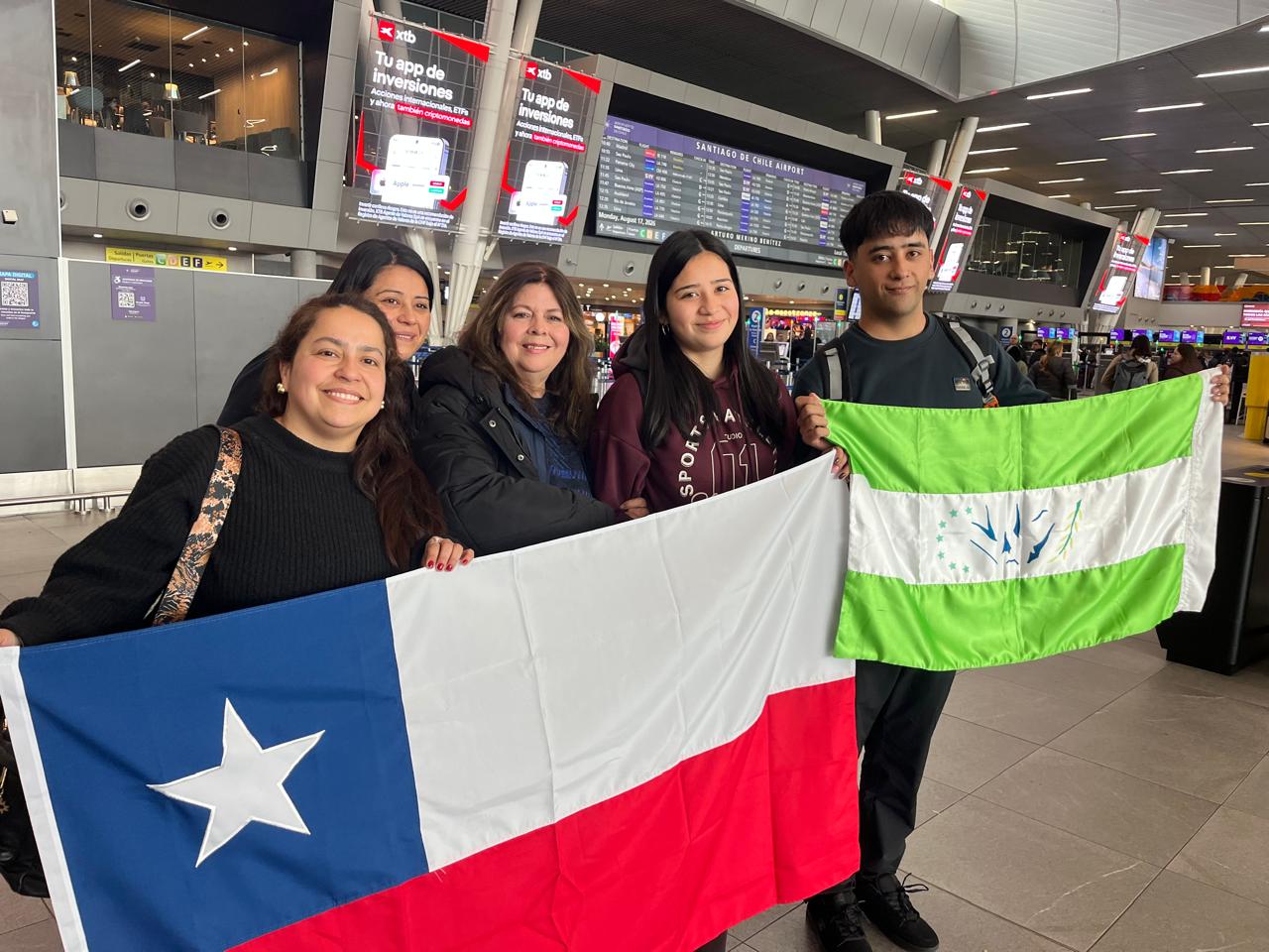 Estudiantes de Linares y Renca representan a Chile en feria científica escolar en Paraguay