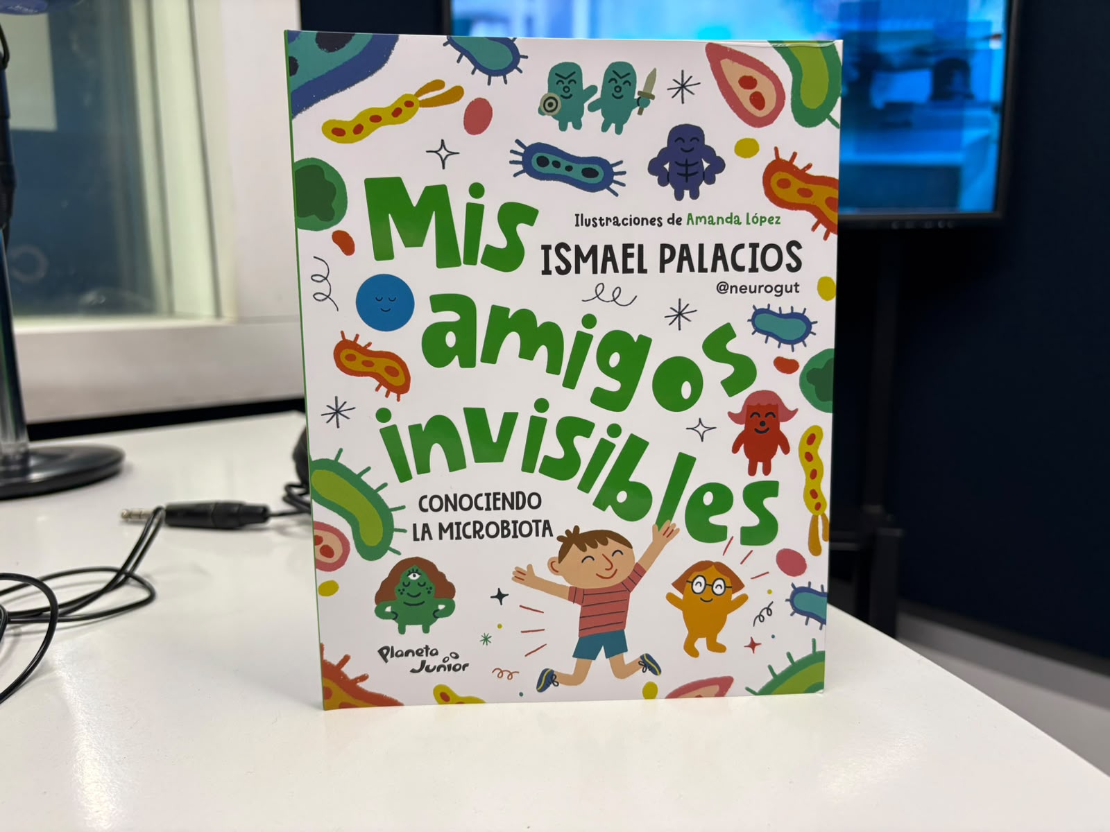 Lanzan libro familiar sobre la microbiota