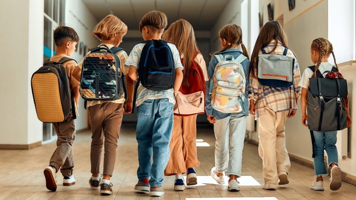 Estudio revela por qué algunos estudiantes se arriesgan por defender a sus compañeros
