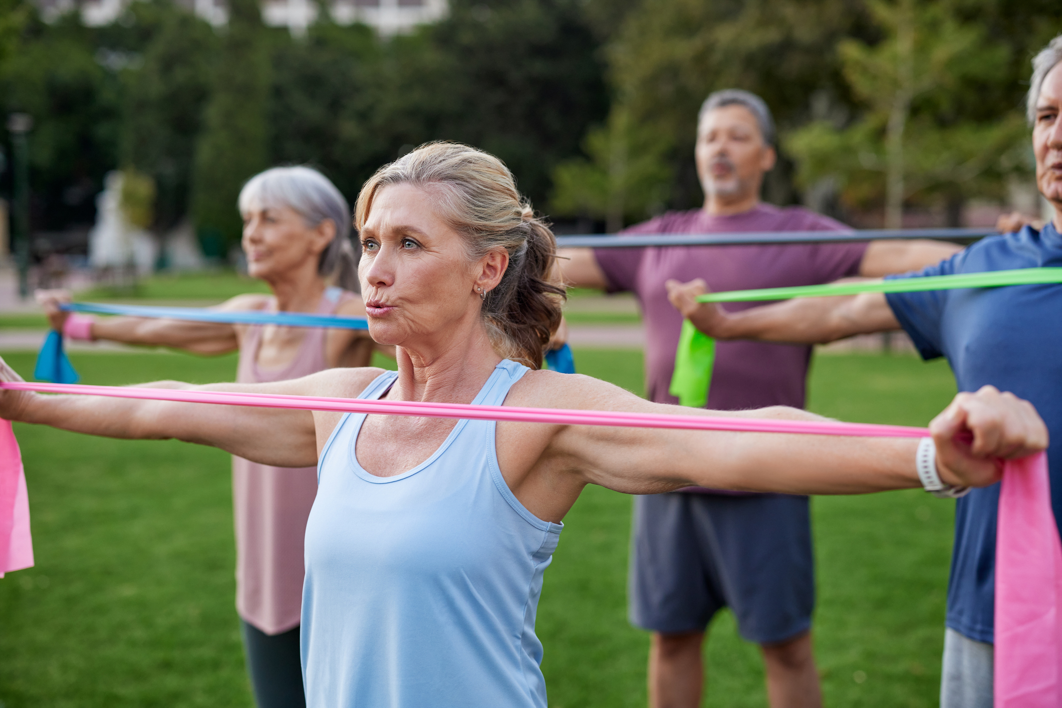 Estudio en personas mayores revela que la masa muscular es clave para la salud ósea
