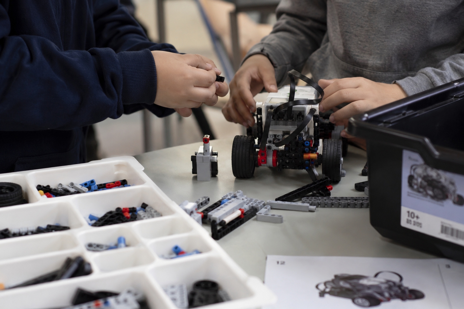 Estudio demuestra cómo el teatro, el skate y la robótica transforman la salud mental escolar