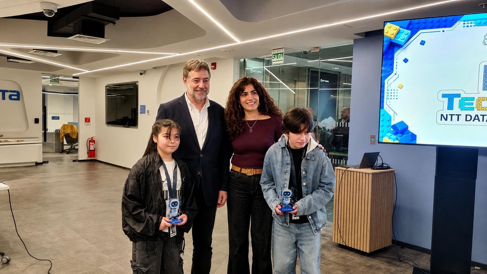 Estudiantes de Biobío y La Araucanía representarán a Chile en olimpiadas internacionales de tecnología
