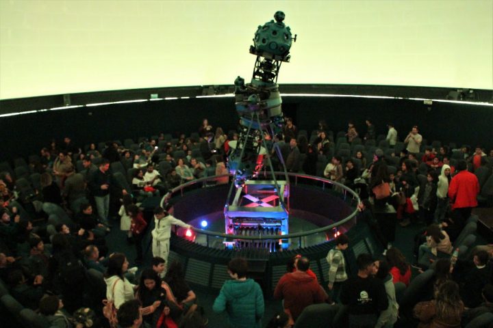 Bienvenida primavera: Planetario USACH organiza talleres y charlas científicas