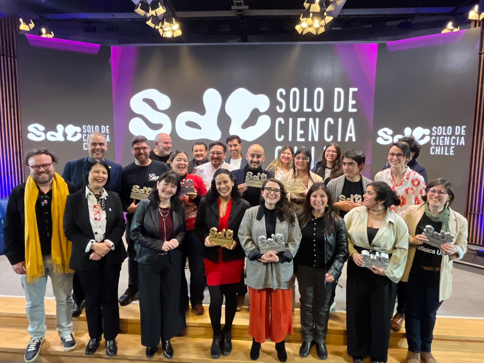 Lanzan segunda versión de concurso de stand up científico «Solo de Ciencia Chile»
