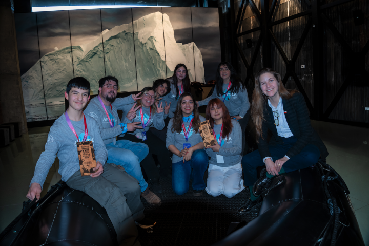Estudiantes de Punta Arenas, Coyhaique y Canela viajarán en expedición al Continente Blanco